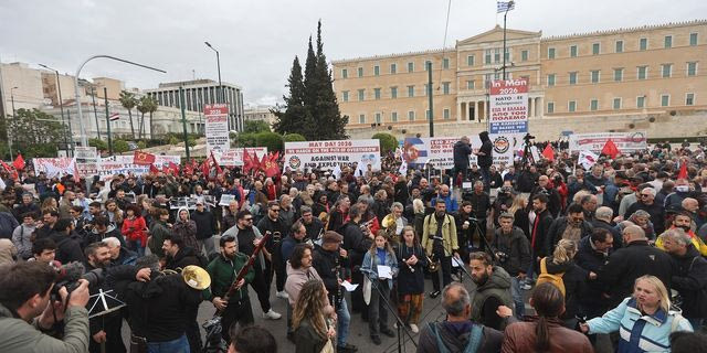 Πρωτομαγιά: Ηχηρό “παρών” στις απεργιακές διαδηλώσεις παρά την κακοκαιρία