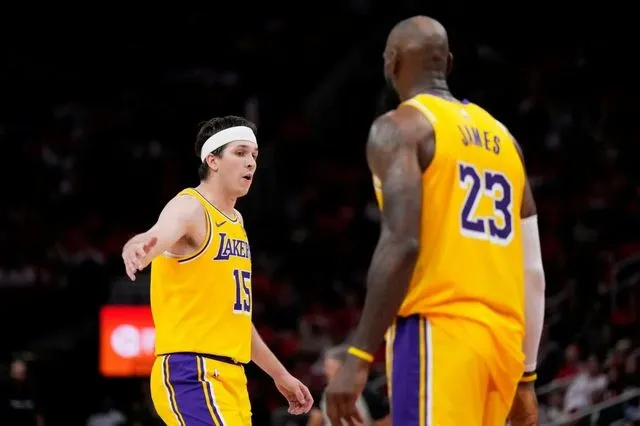 NBA: Οι Λέικερς με μπροστάρη τον ΛεΜπρόν καθάρισαν τους Ρόκετς