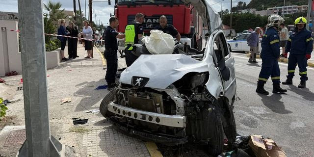 Ρόδος: Οδύνη στην κηδεία μητέρας και κόρης – Τι αποκαλύπτει η έκθεση αυτοψίας για το τροχαίο