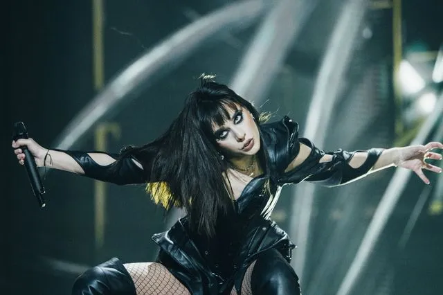 Eurovision 2026: Η Ρουμανία μάς "βύθισε" στο σκότος – Το πιο αμφιλεγόμενο τραγούδι του Τελικού
