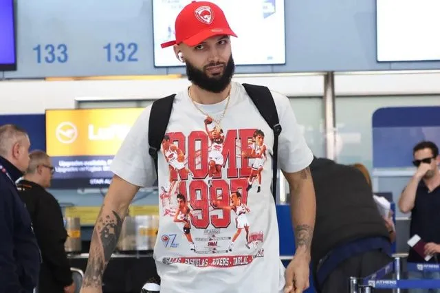 Το επικό t-shirt του Εβάν Φουρνιέ με σφραγίδα… “Ρώμης 1997”