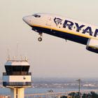 Ryanair: Γιατί έσπασε στον αέρα το παράθυρο του αεροσκάφους – Μπορεί να ξανασυμβεί;