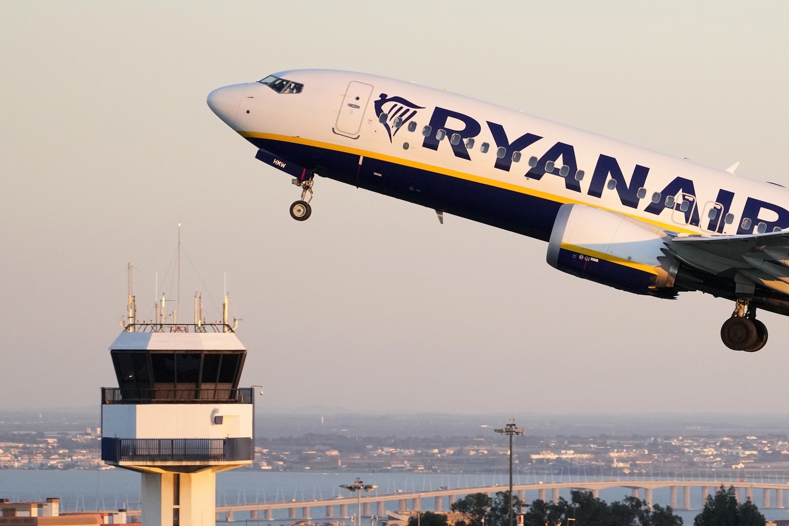 Στο στόχαστρο της Ryanair οι υποδομές εναέριας κυκλοφορίας στην Ελλάδα