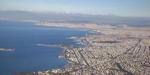 Κίνδυνος έκρηξης στον Σαρωνικό: Το “επικίνδυνο μείγμα” στο βυθό και οι ακατάλληλες παραλίες για βουτιές