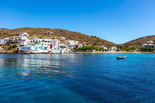 Διάλεξε νησί. Βρες εύκολα δρομολόγιο. Κλείσε. Φύγε.