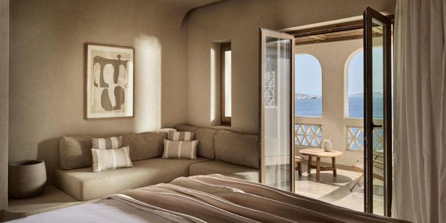 Ενισχύεται η συνεργασία μεταξύ Bain Capital και SWOT Hospitality, με τη διαχείριση και στρατηγική τοποθέτηση του OMEON Mykonos