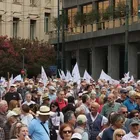 “Δεν φτάνει ούτε για δέκα ημέρες η σύνταξη” – Μεγάλη κινητοποίηση συνταξιούχων στην Αθήνα