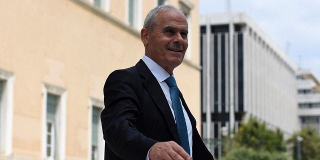 Ο πολιτικός κόσμος αποχαιρετά τον Νίκο Ταγαρά