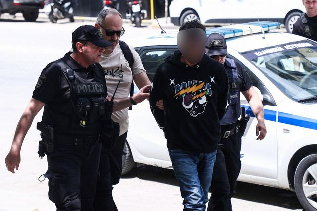 Θεσσαλονίκη: Πάνω από 14 χτυπήματα με κατσαβίδι και σουγιά δέχτηκε ο 67χρονος από τον γιο του