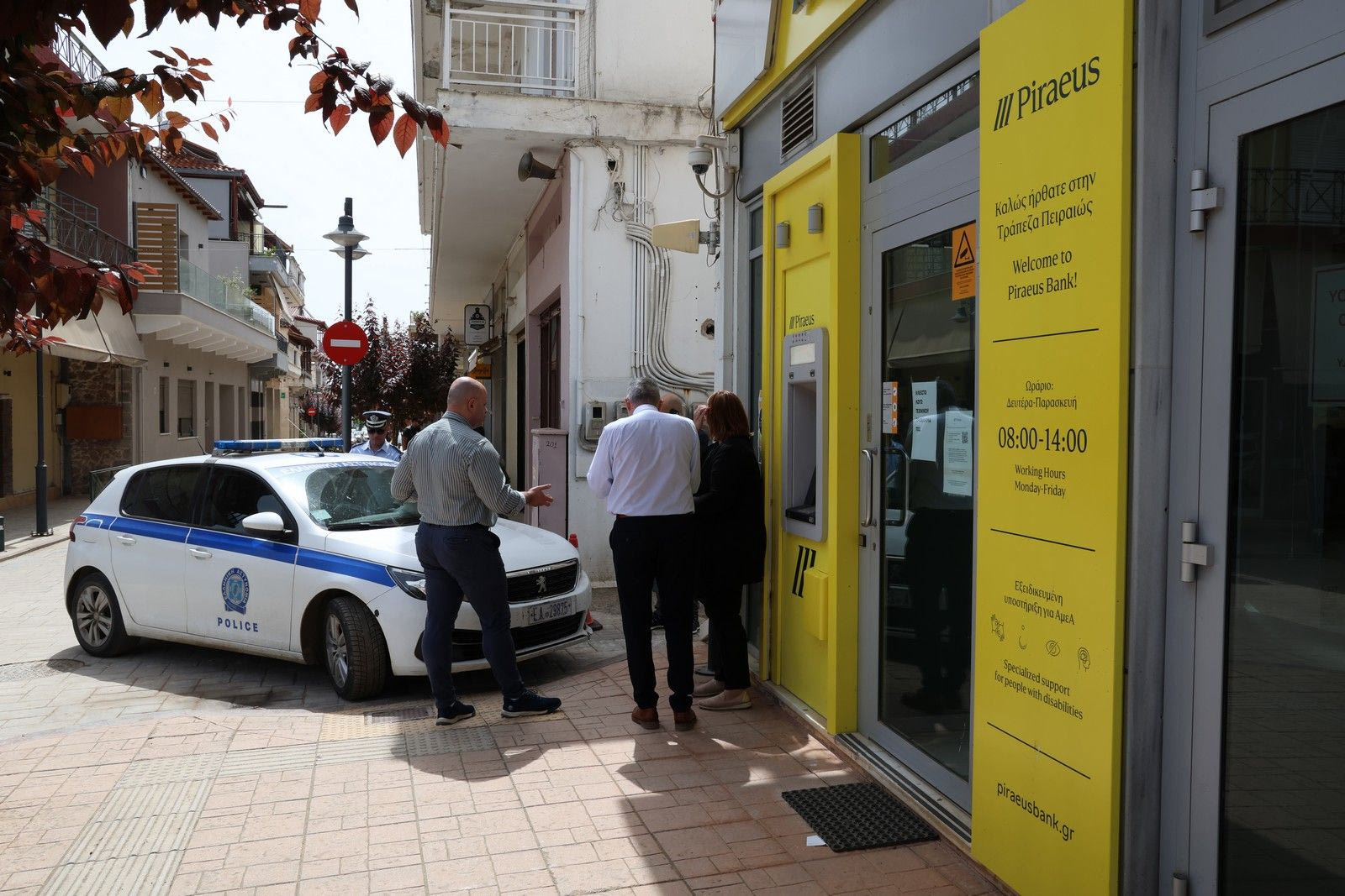 Συνελήφθησαν 8 άτομα για τη ληστεία σε τράπεζα στην Τιθορέα