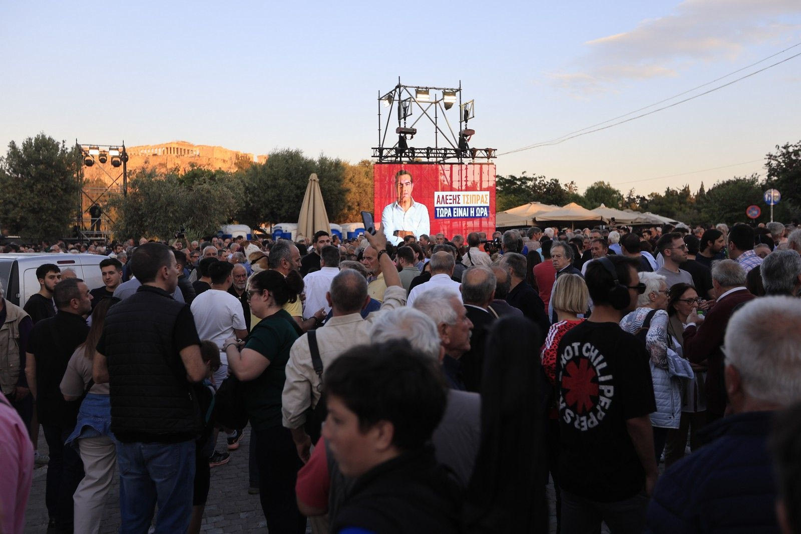 Ο Α. Τσίπρας παρουσιάζει το νέο κόμμα: Πλήθος κόσμου στο Θησείο - Ποιοι δίνουν το 