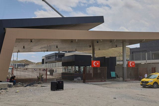 Συνοριακό φυλάκιο μεταξύ Τουρκίας και Συρίας ανοίγει ξανά έπειτα από 12 χρόνια