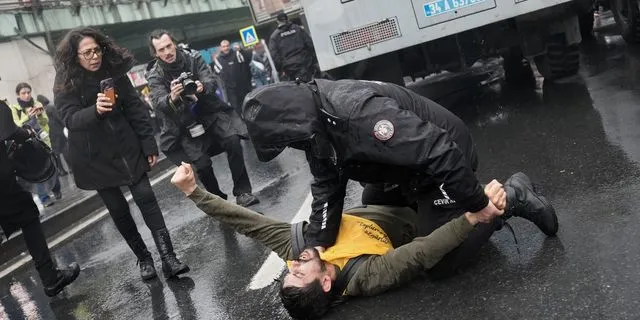 Κωνσταντινούπολη: Επεισόδια και δεκάδες συλλήψεις στις συγκεντρώσεις για την Πρωτομαγιά
