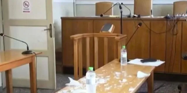 Βέροια: Φωτιστικό έπεσε στο κεφάλι δικηγόρου μέσα στο Πρωτοδικείο Νάουσας