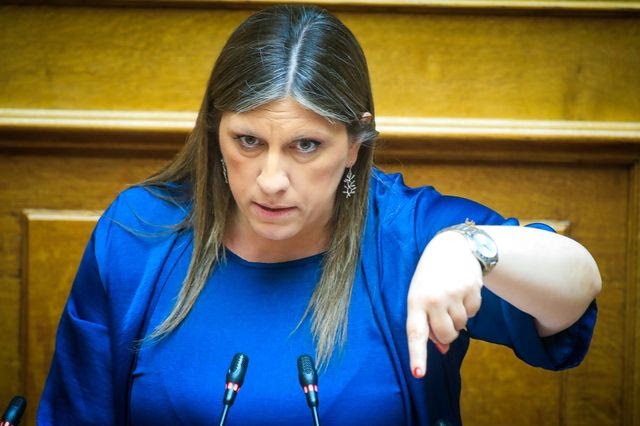 Άρση ασυλίας για τη Ζωή Κωνσταντοπούλου για παράνομη βιντεοσκόπηση στα δικαστήρια Λάρισας