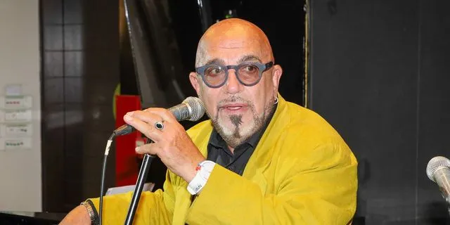 Γιάννης Ζουγανέλης: “Εδώ δεν με έχουν πάρει πολύ σοβαρά, διαπρέπω σε Ευρώπη και Αμερική”