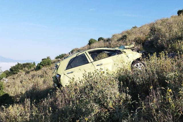 Ιωάννινα: 21χρονος έχασε τον έλεγχο του ΙΧ και έπεσε στον γκρεμό