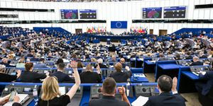 Από το “send them back” στα return hubs: Πώς η Ευρώπη σκληραίνει στάση στο Μεταναστευτικό