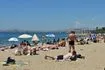 Πλήθη στις παραλίες για ηλιοθεραπεία και βουτιές – Με 35άρια η πρώτη μέρα του καλοκαιριού