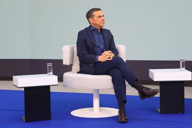 Τσίπρας: Δωρεάν μετακινήσεις, κατάργηση πανελλαδικών και άλλα 3 μέτρα για τους πολίτες