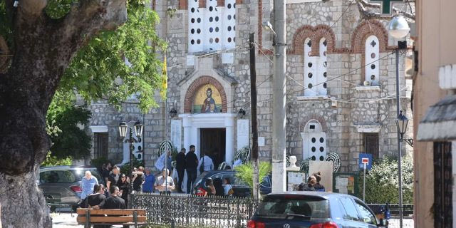 Έγκλημα στο Αίγιο: Βαρύ το κλίμα στην κηδεία μητέρας και γιου