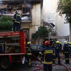Φωτιά σε διώροφη οικία στην Καλλιθέα – Γυναίκα πήδηξε από το μπαλκόνι, δύο τραυματίες