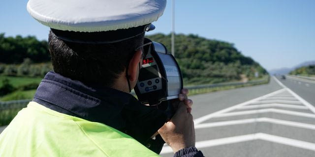 Θεσσαλονίκη: 19χρονος έτρεχε με 195 χλμ/ώρα σε δρόμο με όριο 90