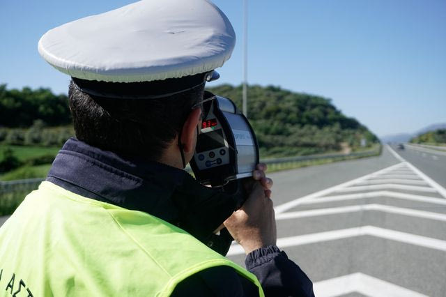 Θεσσαλονίκη: 19χρονος έτρεχε με 195 χλμ/ώρα σε δρόμο με όριο 90
