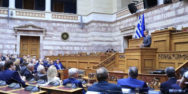 Ο Κυριάκος Μητσοτάκης σε ομιλία του προς τους βουλευτές της ΝΔ