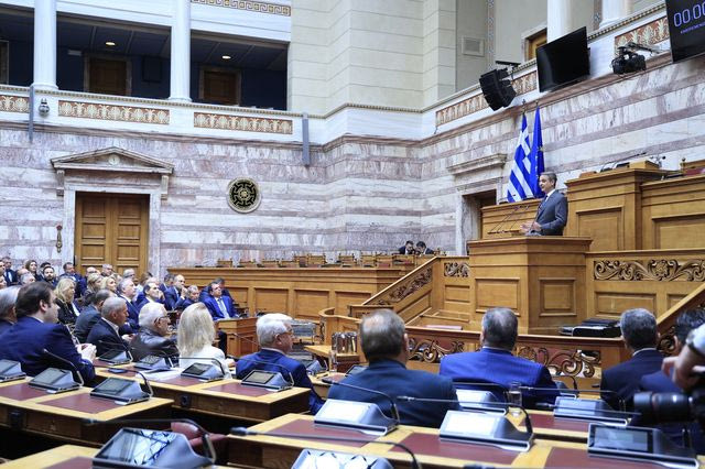Ο Κυριάκος Μητσοτάκης σε ομιλία του προς τους βουλευτές της ΝΔ
