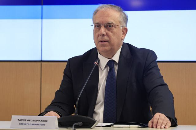 Θεοδωρικάκος: Διατήρηση χαμηλών τιμών σε 2.000 προϊόντα το επόμενο δίμηνο – Μειώσεις από Σεπτέμβριο
