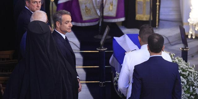 Το τελευταίο αντίο στον Νίκο Ταγαρά – Παρουσία Μητσοτάκη η κηδεία