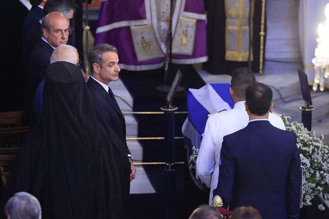 Το τελευταίο αντίο στον Νίκο Ταγαρά – Παρουσία Μητσοτάκη η κηδεία
