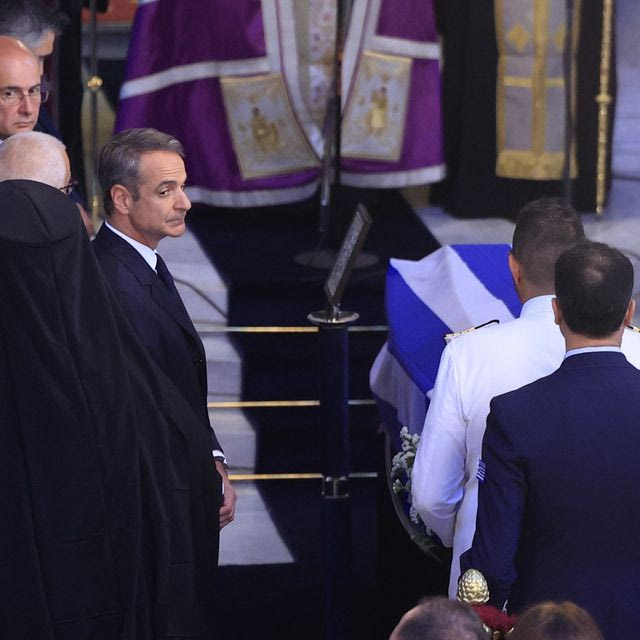 Το τελευταίο αντίο στον Νίκο Ταγαρά – Παρουσία Μητσοτάκη η κηδεία