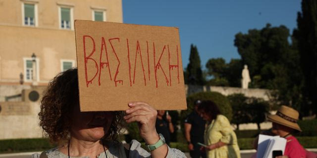 Συγκέντρωση διαμαρτυρίας στην Πλατεία Συντάγματος, ενάντια στις γυναικοκτονίες