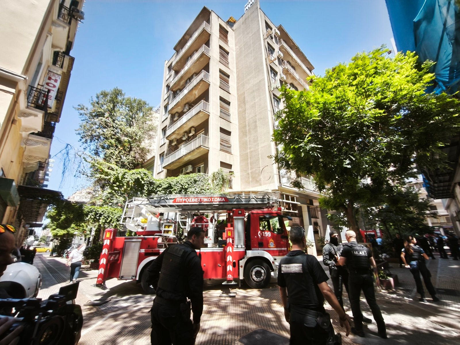 Φωτιά σε ξενοδοχείο στο κέντρο της Αθήνας