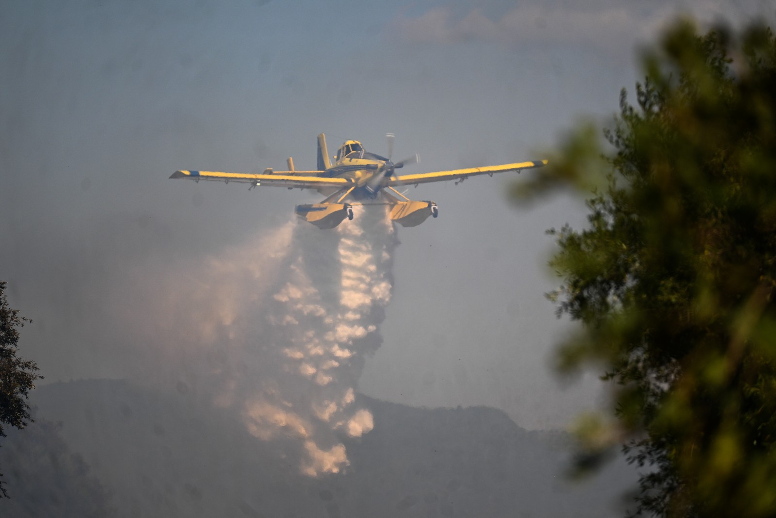 Φωτιά στη Σκύρο – Σηκώθηκαν 4 αεροσκάφη