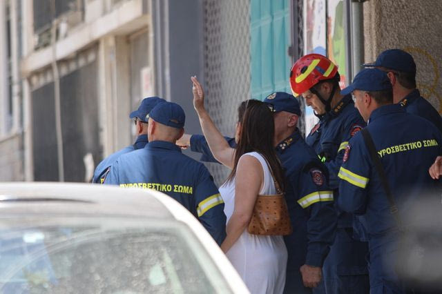 Πετράλωνα: Ένοικος σώθηκε από θαύμα – ”Είχε βγει να πάρει φάρμακα και η πολυκατοικία έπεσε”