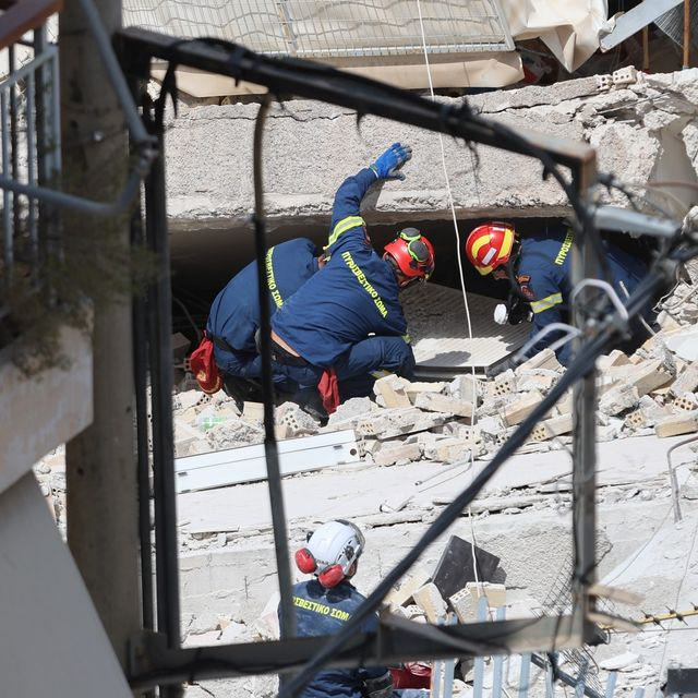 Κατάρρευση κτιρίου στα Πετράλωνα: Τι αναφέρουν αυτόπτες μάρτυρες στο NEWS 24/7