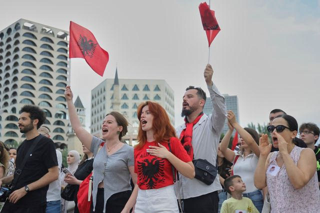 Αλβανία: Προειδοποίηση της ΕΕ για το πρότζεκτ Κούσνερ – “Ενδέχεται να επηρεάσει την ένταξή σας”
