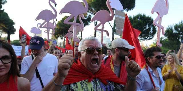 Γιατί επαναστατούν στην Αλβανία;