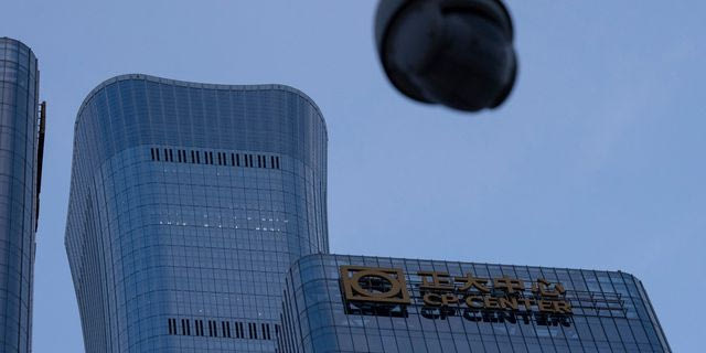 Μικρό αεροσκάφος προσέκρουσε στο ψηλότερο κτήριο του Πεκίνου