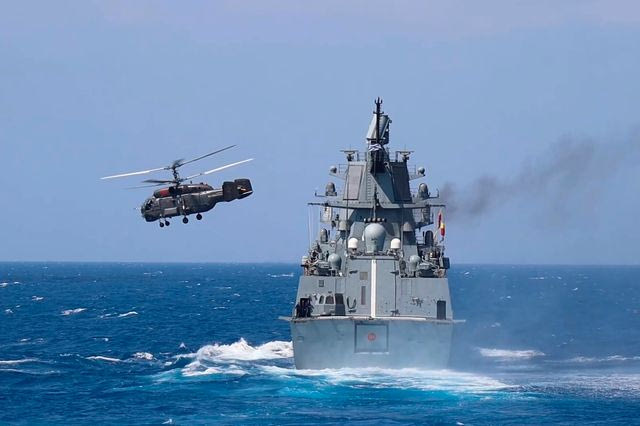 Ρωσική φρεγάτα έριξε προειδοποιητικά πυρά κοντά σε βρετανικό γιοτ στη Μάγχη