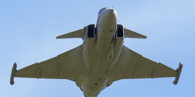 Reuters: Η Ελλάδα θα αγοράσει αεροσκάφη Embraer C-390 και μίνι-υποβρύχια από ΗΠΑ και Ισραήλ