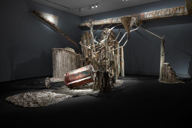 Diana Al-Hadid, Water Thief, 2010 Συλλογή ΕΜΣΤ Μέρος της Δωρεάς της Συλλογής Δ.Δασκαλόπουλου
