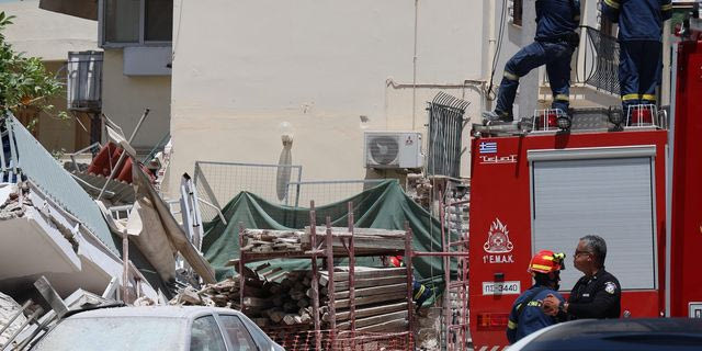 Κατάρρευση πολυκατοικίας στα Πετράλωνα: Έρευνες για τυχόν αγνοουμένους – 5 προσαγωγές