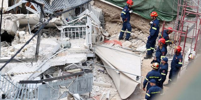 Κατάρρευση πολυκατοικίας στα Πετράλωνα: Ένοικοι αναζητούν απεγνωσμένα το σκυλάκι τους
