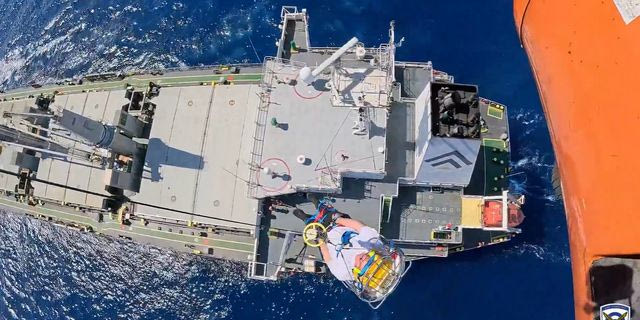 Ρόδος: Αεροδιακομιδή ναυτικού από Super Puma της Πολεμικής Αεροπορίας – Βίντεο