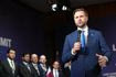 Συνομιλίες ΗΠΑ – Ιράν: Ο Βανς μιλά για “νέα σελίδα” με την Τεχεράνη ενώ ο Τραμπ απειλεί