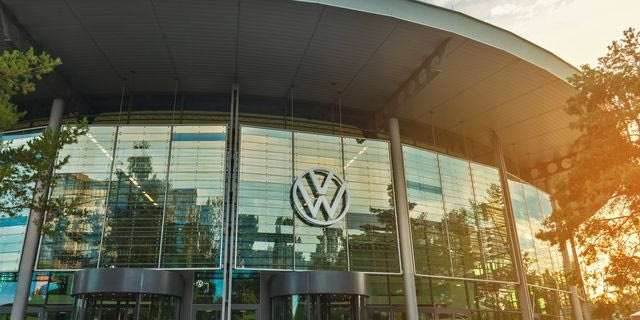 Η Volkswagen περικόπτει έως 100.000 θέσεις εργασίας – Λουκέτο σε εργοστάσια